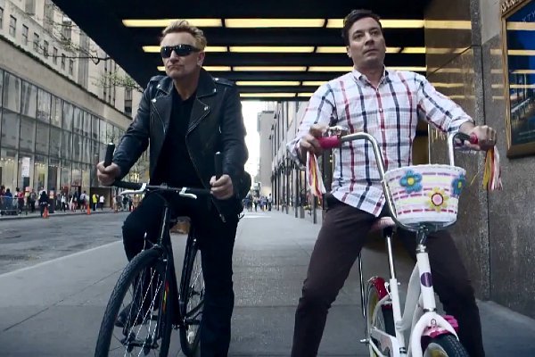 Video: Bono Spoofs Bike Accident With Jimmy Fallon, Busks With U2 in Subway Station