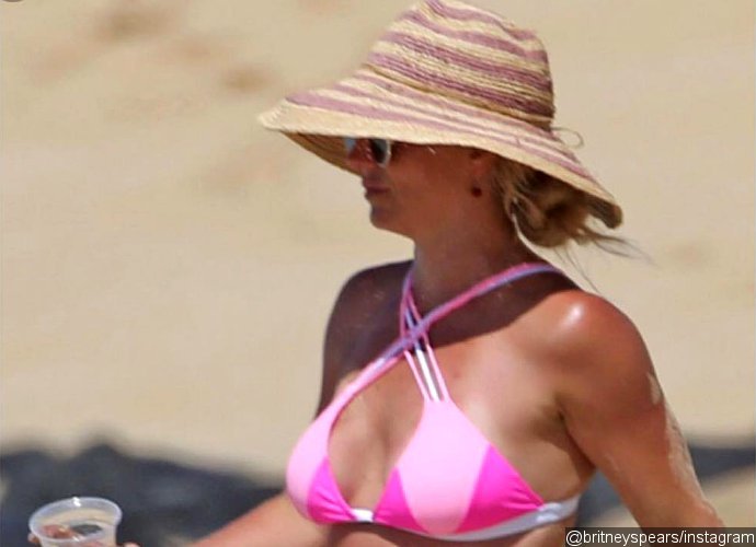 Britney Spears Continues to Show Off Her Hot Bikini Body After Photoshop Accusation