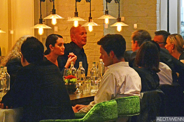 Bruce Willis Gives German Waitress $900 Tip