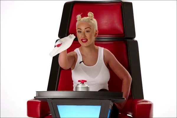 Christina Aguilera Mocks Miley Cyrus, Britney Spears, Shakira in 'The Voice' Promo