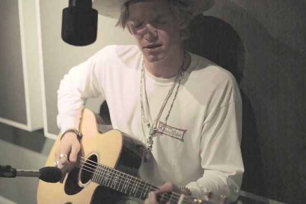 Video: Cody Simpson Covers Bob Marley's 'No Woman No Cry'