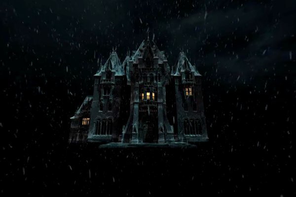'Crimson Peak' New Clip Gives a Look at Creepy Mansion and Its Scary Inhabitant