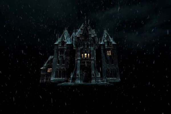 'Crimson Peak' New Clip Gives a Look at Creepy Mansion and Its Scary Inhabitant