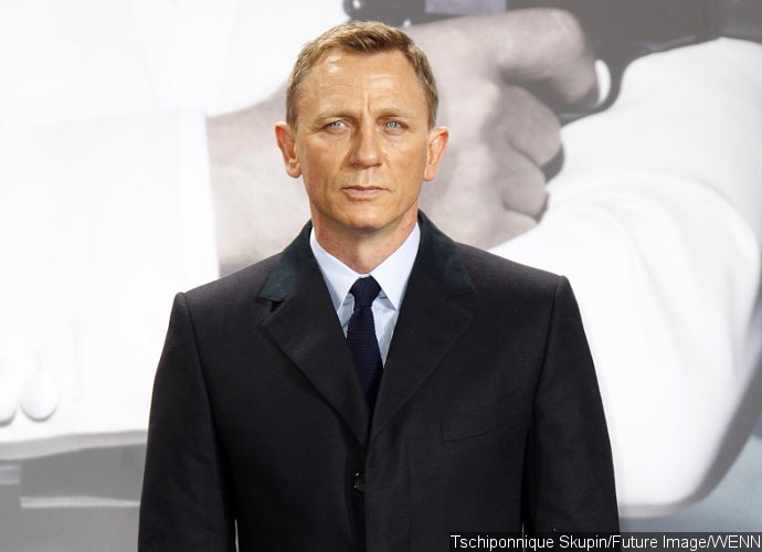 Daniel Craig Really Appears in 'Star Wars: The Force Awakens'?