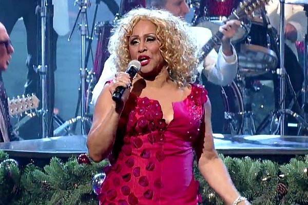 Darlene Love Performs 'Christmas (Baby Please Come Home)' for the Last Time on 'Late Show'