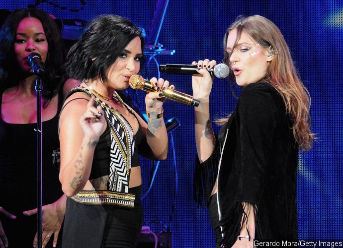 Demi Lovato Brings Out Tove Lo for a Duet of 'Cool for the Summer'