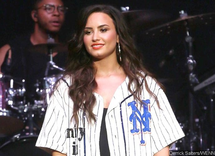 Demi Lovato to Sing National Anthem at Floyd Mayweather Vs. Conor McGregor Match