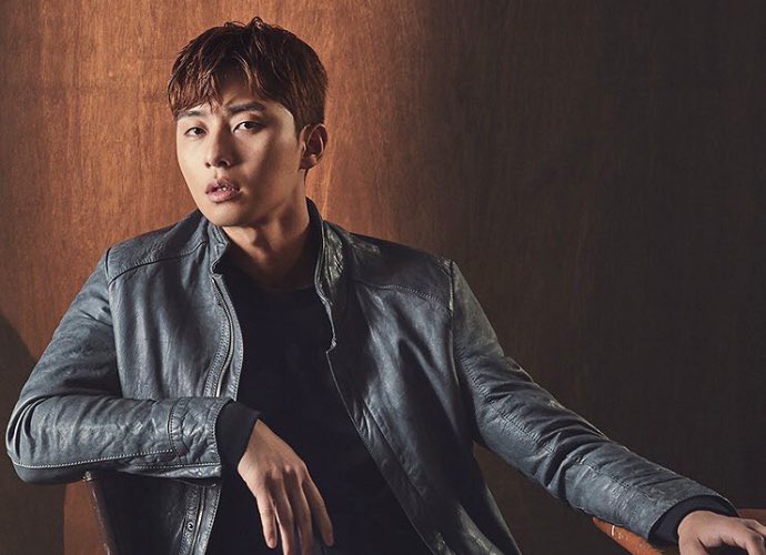 Don't Get Jealous! Park Seo Joon Reenacts Kissing Scenes With Female Fans at Fan Meeting