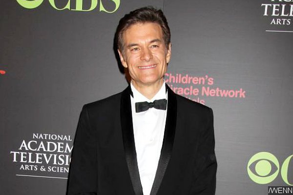 Dr. Mehmet Oz Saves a Collapsed Woman During His Speech at a Florida Mall