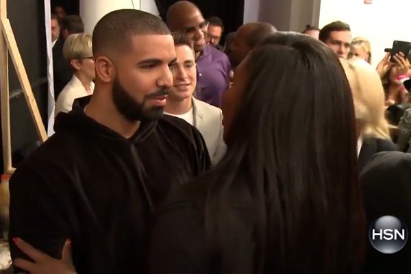 Video: Drake Shows Affection to Serena Williams at NYFW