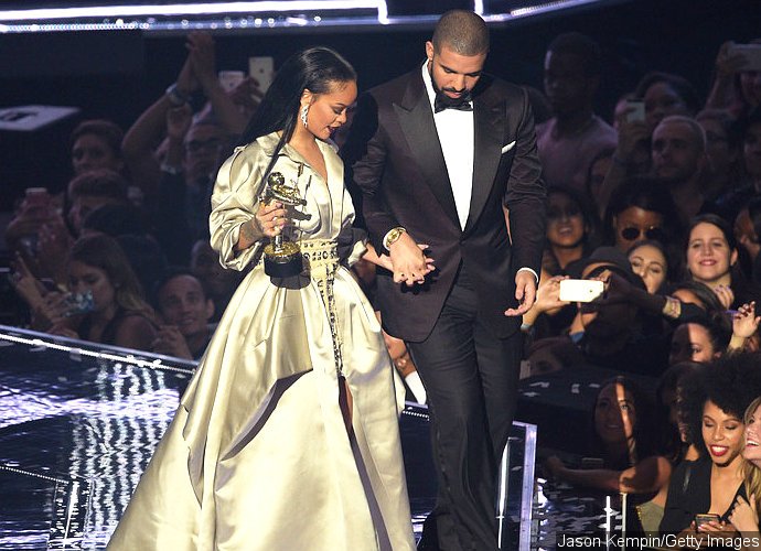 Drake Trips on Rihanna's Dress After Declaring His Love for Her at the 2016 MTV VMAs
