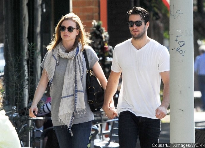 'Revenge' Co-Stars Emily VanCamp and Josh Bowman Are Engaged - See Her Beautiful Ring