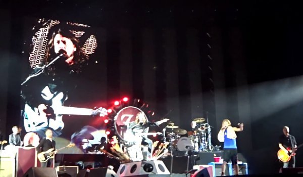 Video: Foo Fighters Performs 'Under Pressure' With Queen, Led Zeppelin Members