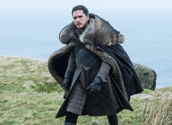 'Game of Thrones' Outtake: Watch Jon Snow Hilariously Pretend to Be Dragon