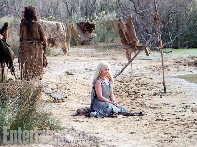 'Game of Thrones' Season 6 Photos Show Dany's Surroundings, New Three-Eyed Raven and More