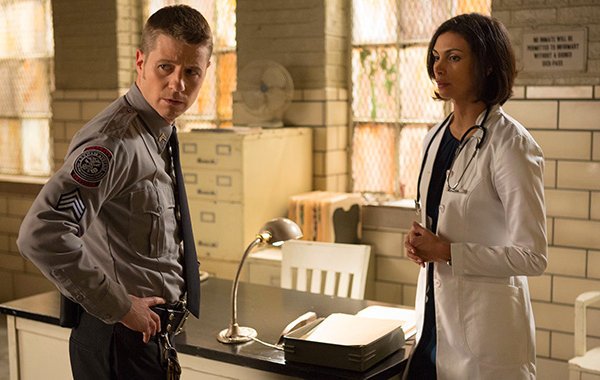 'Gotham' Star Dishes on Jim Gordon's Relationship With Dr. Leslie Thompkins