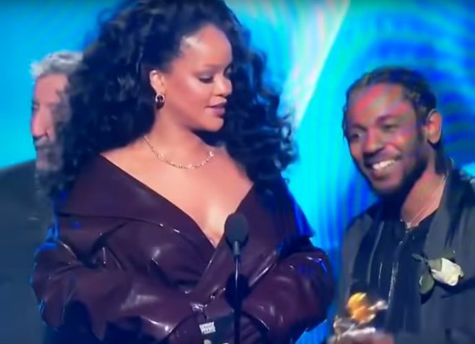 Grammy Awards 2018: Rihanna and Kendrick Lamar Collect Best Rap/Sung Performance Award