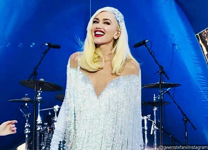 Gwen Stefani Kicks Off Holiday Season With 'White Christmas' at Macy's Thanksgiving Parade