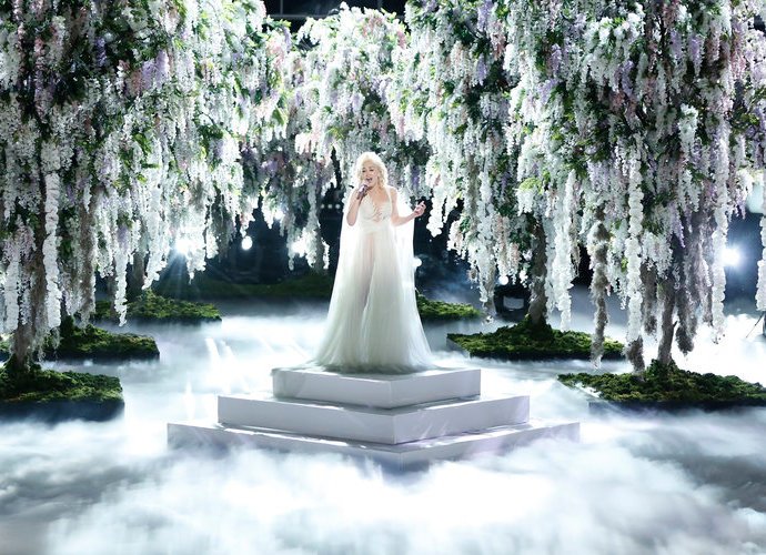 Watch Gwen Stefani's Gorgeous Performance of 'Used to Love ...