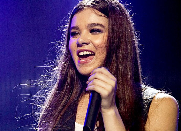 Hailee Steinfeld Confirms Her Return for 'Pitch Perfect 3'