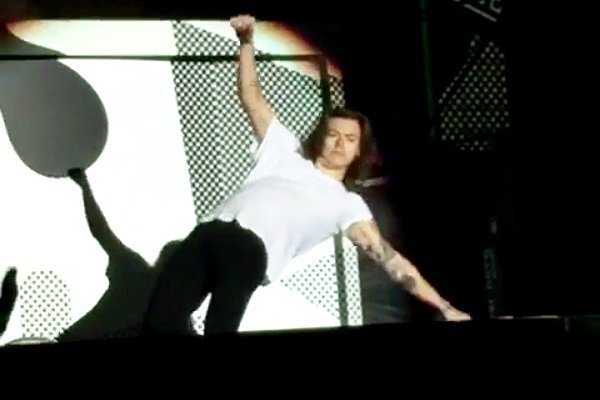 Video: Harry Styles Falls Onstage During One Direction's San Diego Concert