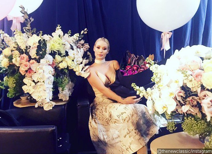 Iggy Azalea Receives Flowers From Nick Young's Teammate D'Angelo Russell After Breakup?