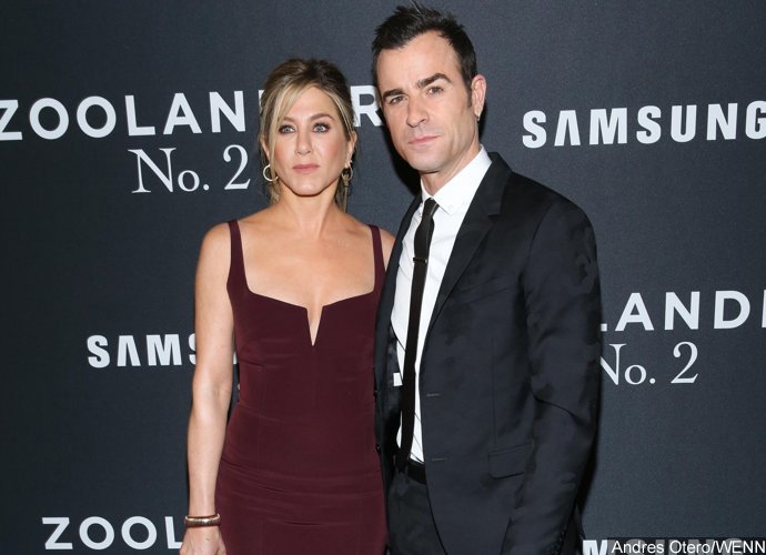 Jennifer Aniston and Justin Theroux Hold Hands in NYC Following Split Rumors