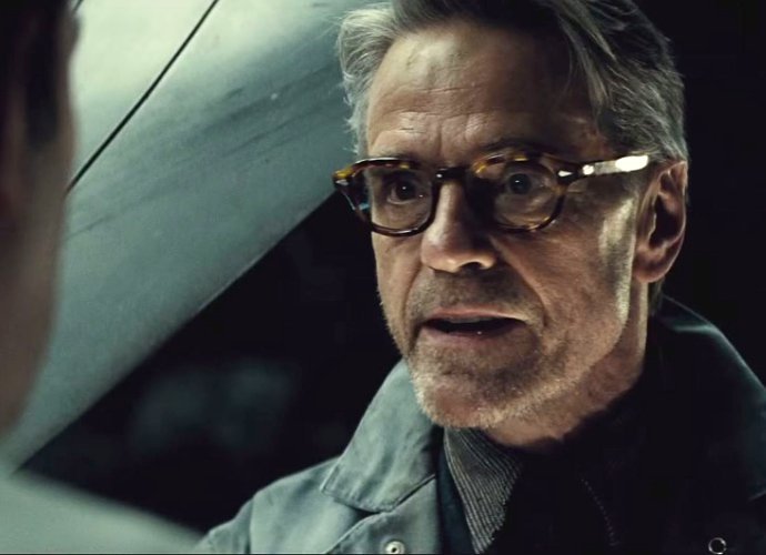 jeremy-irons-confirmed-to-return-as-alfred-in-justice-league.jpg