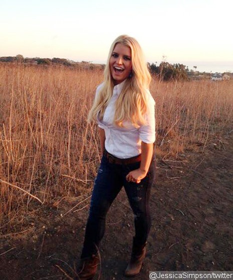BKnME: Jessica Simpson Shows Off Body After Weight Watchers