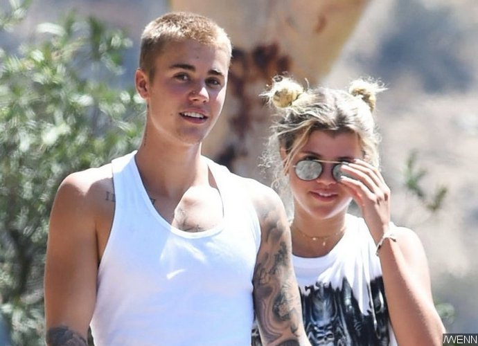 Justin Bieber and Sofia Richie Jet Off to Tokyo After Holding Hands on ...