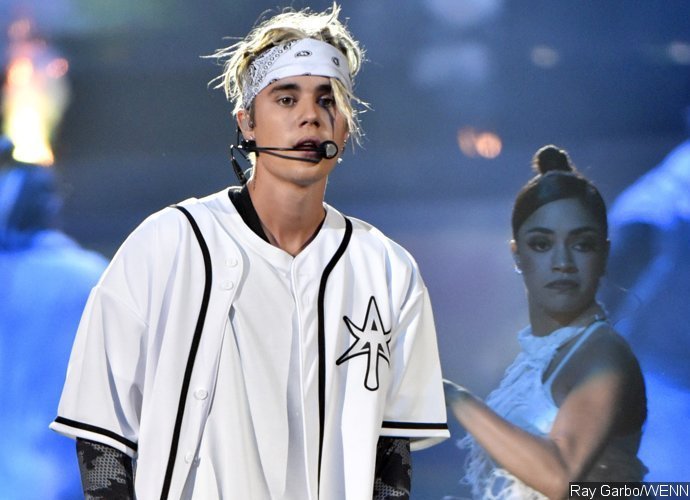 Justin Bieber Falls Again on Stage During His Concert