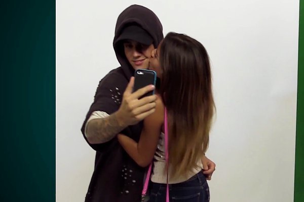 Justin Bieber Fan Attempts to Kiss His Lips During Surprise Meet and Greet