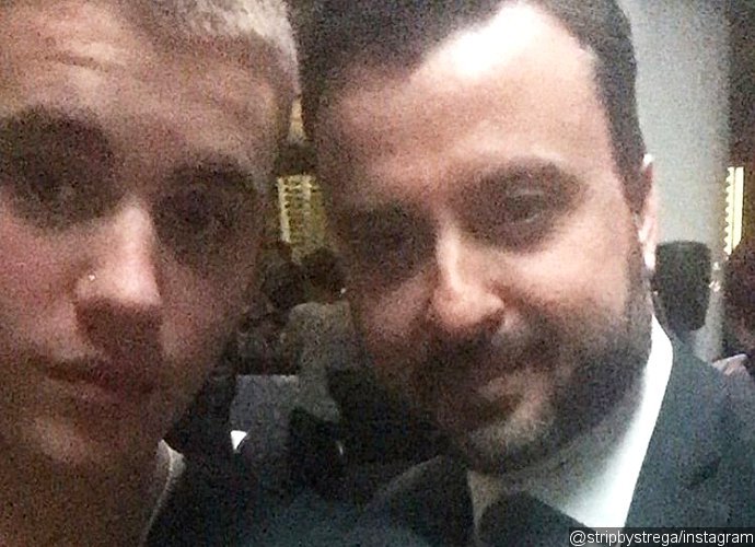 Justin Bieber Takes Selfie With Fan While Partying in Boston After Concert