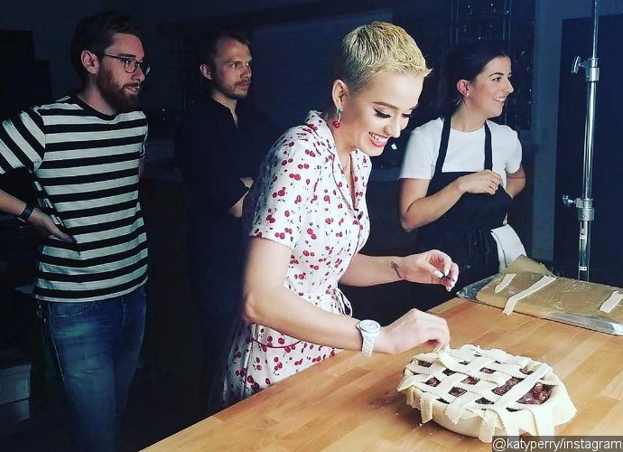 Katy Perry Serves Cherry Pies In Times Square To Promote Bon Appetit