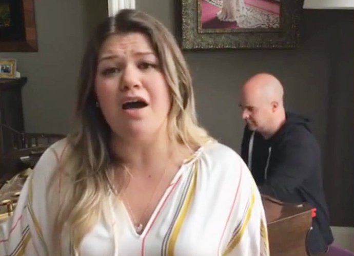 Kelly Clarkson Slays 'I Want to Know What Love Is' While Teasing Big Announcement