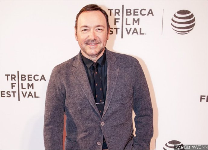 Kevin Spacey Caught Giving a Man Oral Sex in Public in Newly-Uncovered Photos