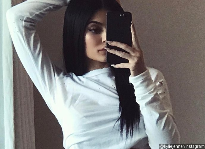 Kylie Jenner Hits Back at Critics Accusing Her of Photoshopping Her Sexy Selfie