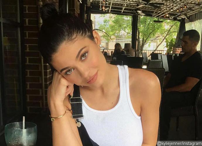 Kylie Jenners Snapchat Is Hacked Culprit Threatens To Expose Nude 