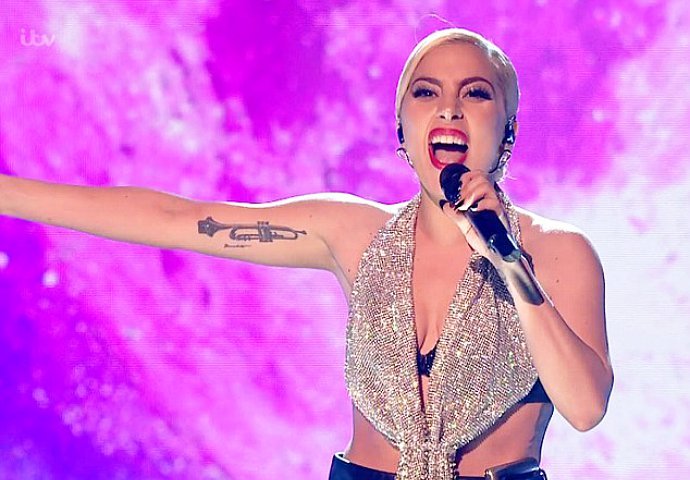 Lady GaGa Causes Twitter Frenzy With Her 'Unrecognizable' Face on 'X Factor'