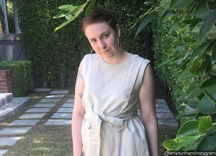 Lena Dunham Gets Blasted for Calling Out Flight Attendants Who Were Having 'Transphobic Talk'