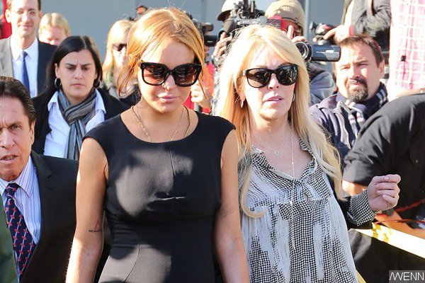 Lindsay Lohan Threatens to Call Police After Learning Her Mother Sold Her Stuff Online