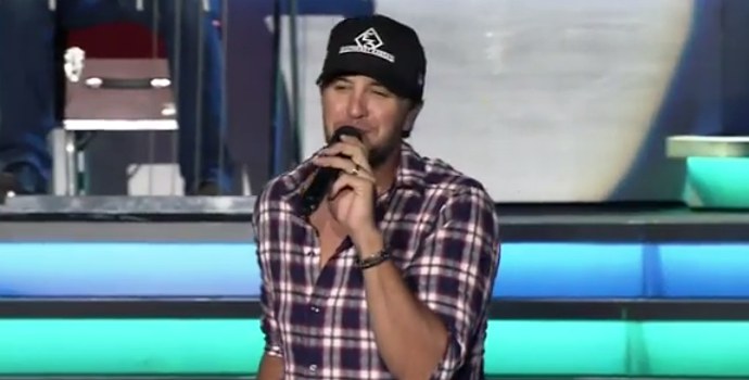 Luke Bryan Performs With Broken Clavicle in Tennessee Hours After Accident
