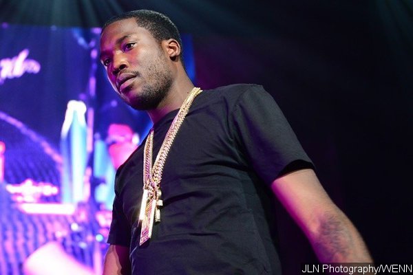 Meek Mill Explodes on Fan Holding Drake Sign During His Performance