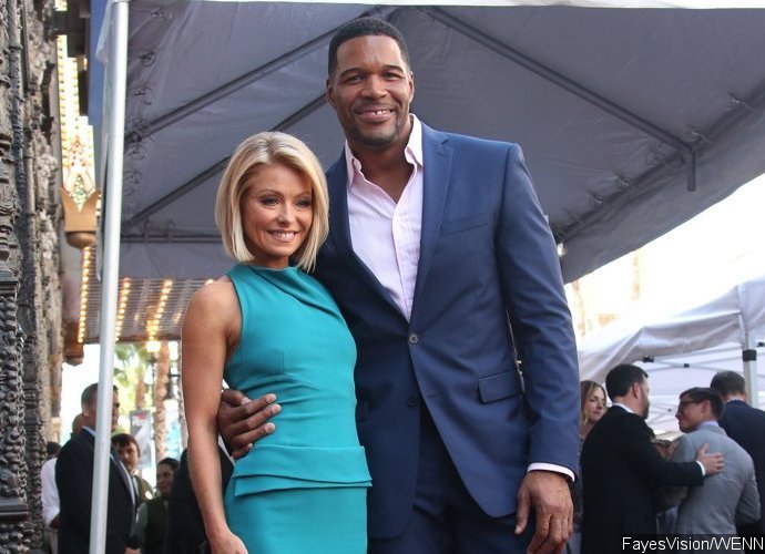 dating a cosplay girl