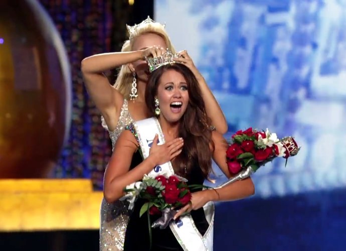 Miss North Dakota Cara Mund Is Crowned as Miss America 2018