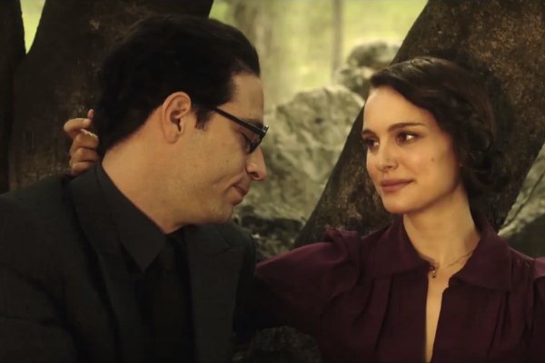 Natalie Portman Is Bipolar Mother in 'A Tale of Love and Darkness' Trailer