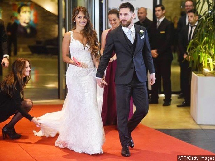 Lionel Messi Marries Longtime Partner Antonella Rocuzzo in Star-Studded ...