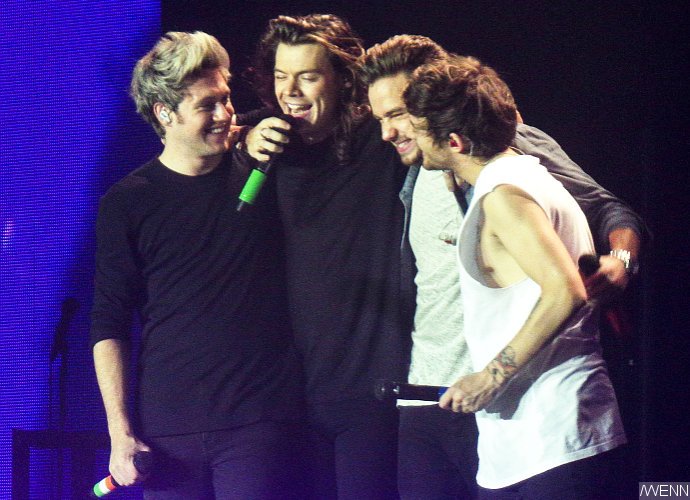 One Direction's Members Hug Each Other, Thank Fans at Final 'On the Road Again' Show