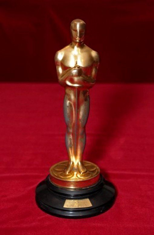 Oscar Statuette Awarded to 1942 Film Sold 79,200 at Auction