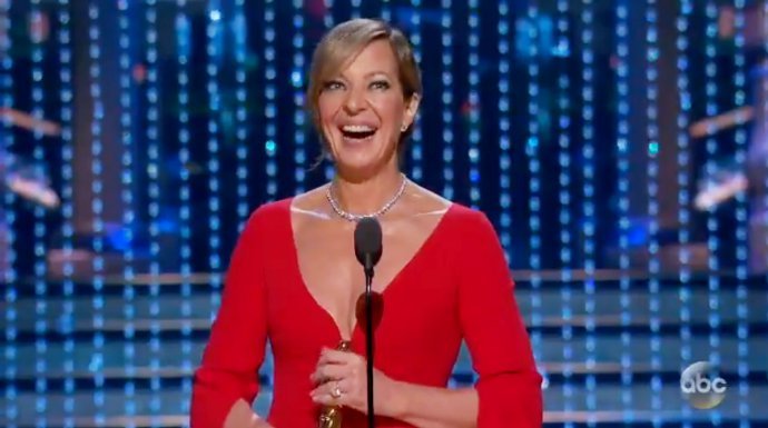Oscars 2018: 'I, Tonya' Star Allison Janney Takes Home Supporting Actress Trophy
